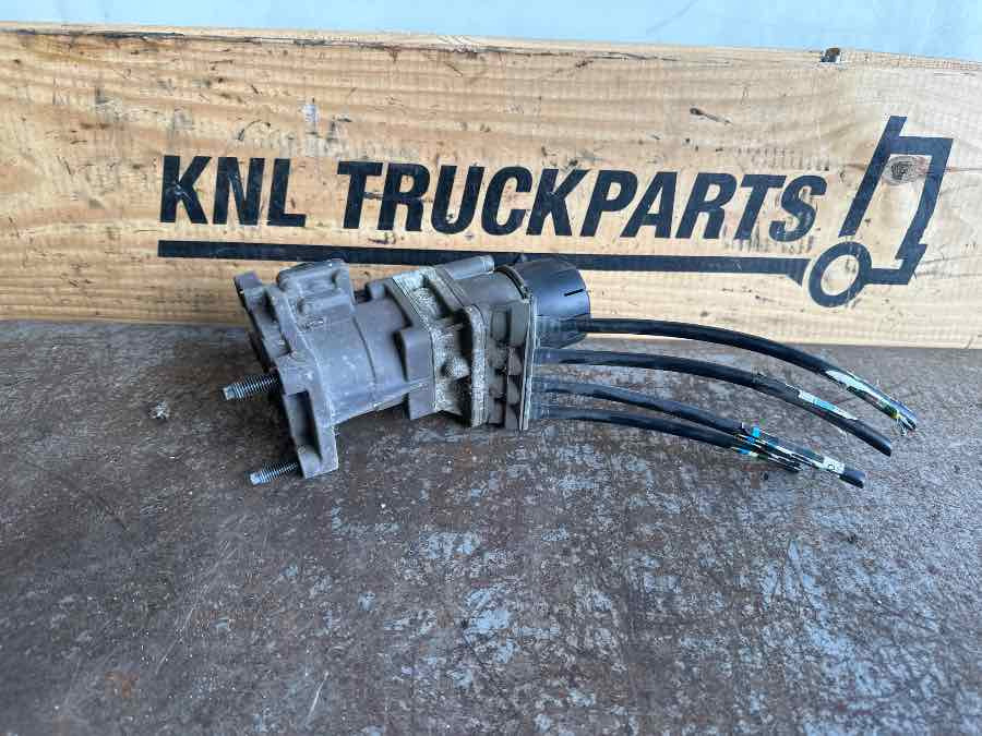 VOLVO FOOT BRAKE VALVE 21390592 - Remventiel voor Vrachtwagen: afbeelding 2 VOLVO FOOT BRAKE VALVE 21390592 - Remventiel voor Vrachtwagen: afbeelding 2