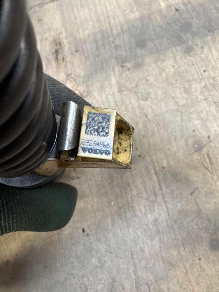 VOLVO INJECTOR 22254568 - Brandstoftoevoer voor Vrachtwagen: afbeelding 2 VOLVO INJECTOR 22254568 - Brandstoftoevoer voor Vrachtwagen: afbeelding 2