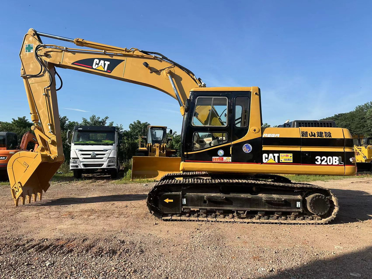 CATERPILLAR 320B - Rupsgraafmachine: afbeelding 2 CATERPILLAR 320B - Rupsgraafmachine: afbeelding 2