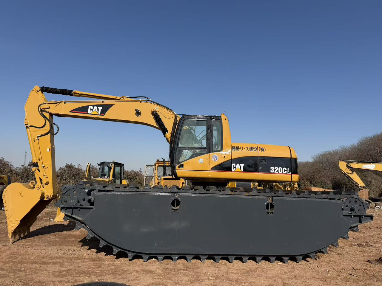 CATERPILLAR 320CL - Amfibische graafmachine: afbeelding 1 CATERPILLAR 320CL - Amfibische graafmachine: afbeelding 1