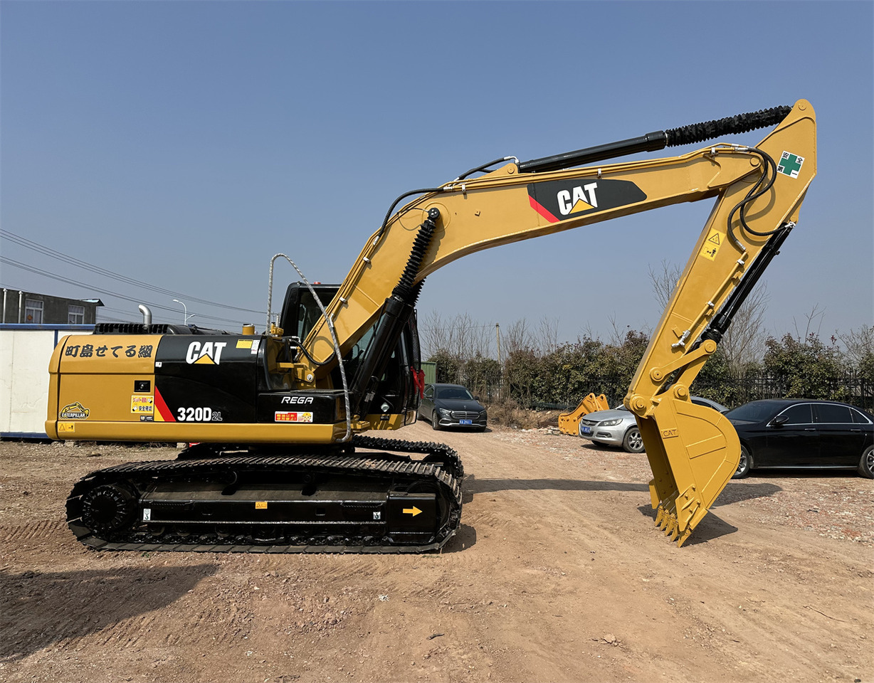 CATERPILLAR 320D2L - Rupsgraafmachine: afbeelding 1 CATERPILLAR 320D2L - Rupsgraafmachine: afbeelding 1