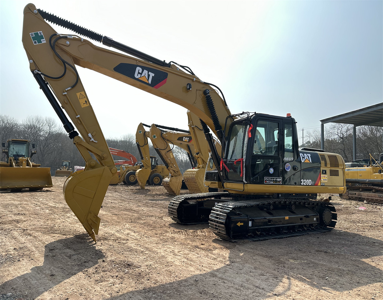 CATERPILLAR 320D2L - Rupsgraafmachine: afbeelding 4 CATERPILLAR 320D2L - Rupsgraafmachine: afbeelding 4