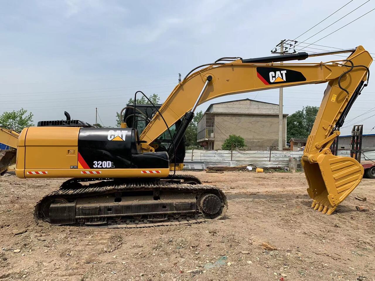 CATERPILLAR 320DL - Rupsgraafmachine: afbeelding 1 CATERPILLAR 320DL - Rupsgraafmachine: afbeelding 1