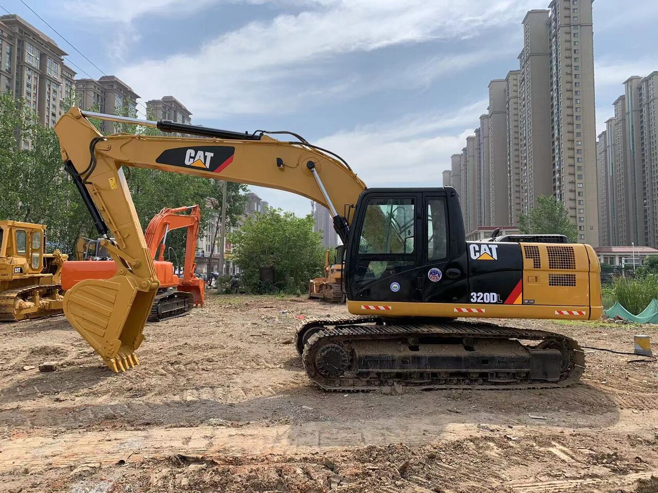 CATERPILLAR 320DL - Rupsgraafmachine: afbeelding 1 CATERPILLAR 320DL - Rupsgraafmachine: afbeelding 1