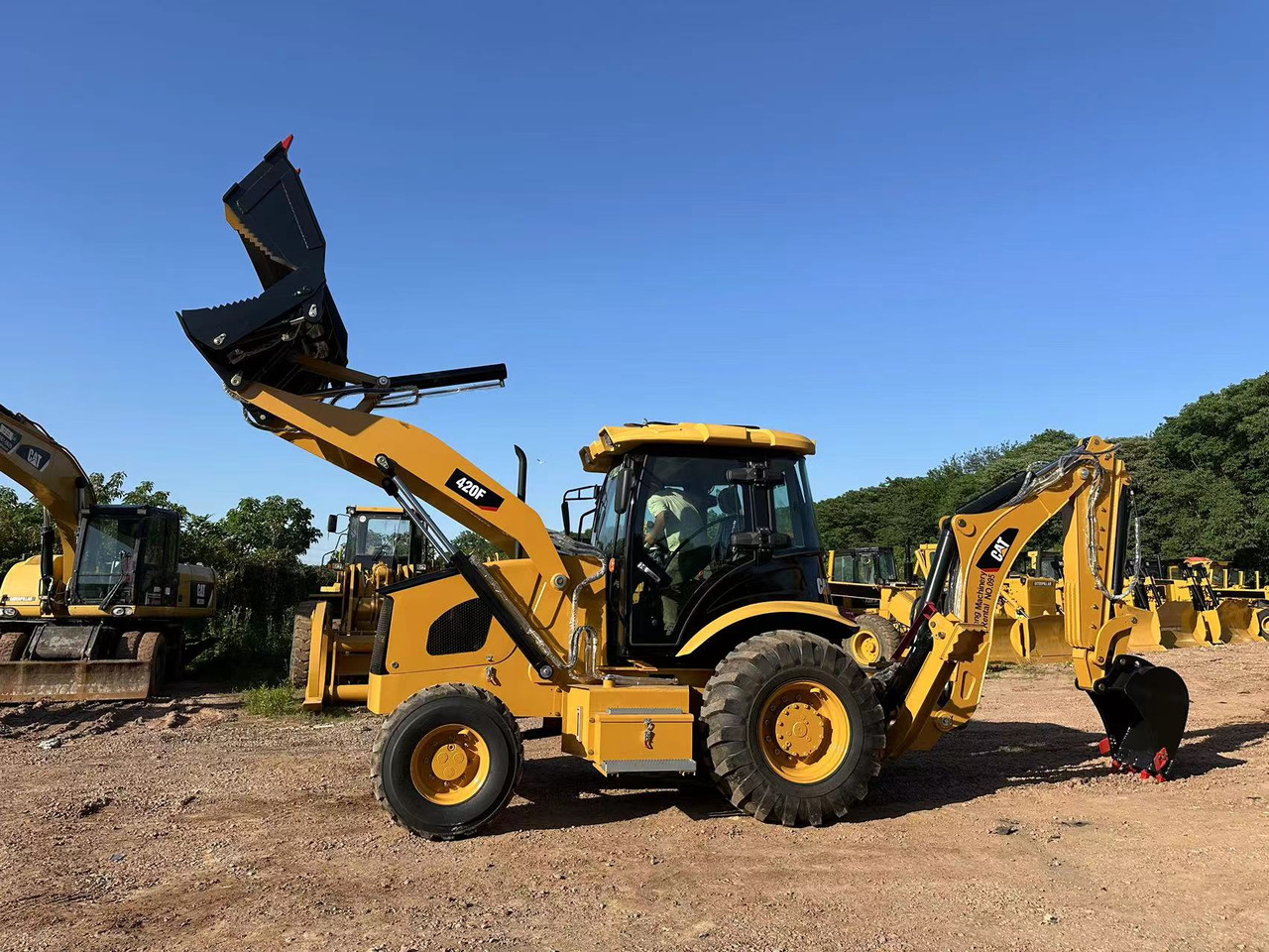CATERPILLAR 420F2 - Graaflaadmachine: afbeelding 5 CATERPILLAR 420F2 - Graaflaadmachine: afbeelding 5