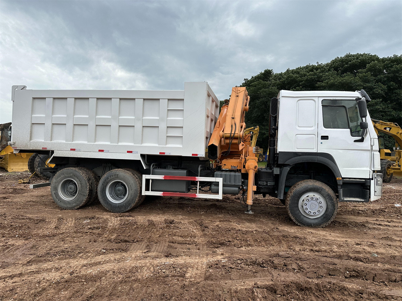 HOWO 371 Mounted Crane Dump truck - Kraanwagen: afbeelding 5 HOWO 371 Mounted Crane Dump truck - Kraanwagen: afbeelding 5
