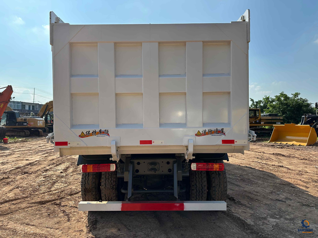 HOWO 400 With Bumper - Kipper vrachtwagen: afbeelding 5 HOWO 400 With Bumper - Kipper vrachtwagen: afbeelding 5