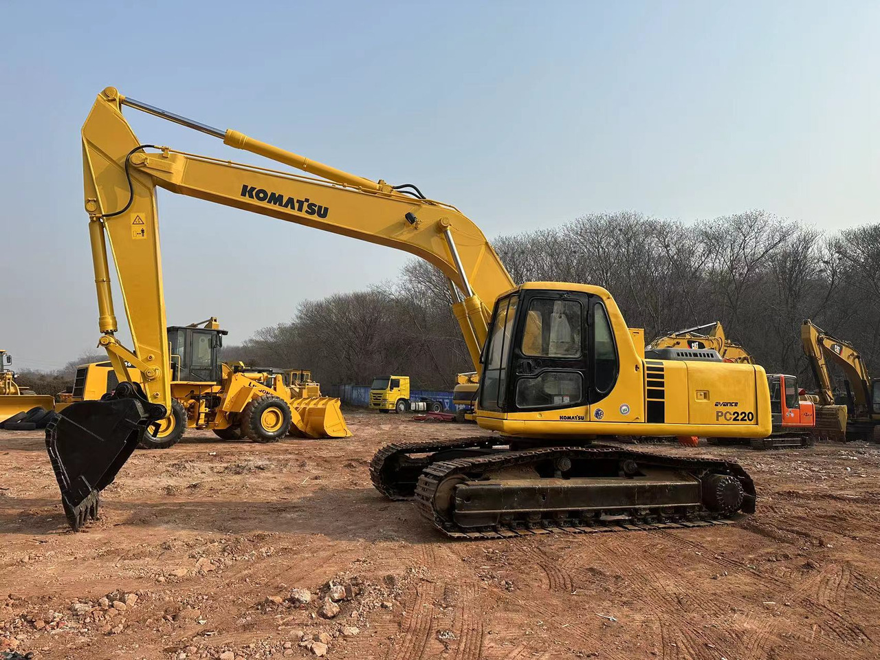 KOMATSU PC220-6 - Rupsgraafmachine: afbeelding 3 KOMATSU PC220-6 - Rupsgraafmachine: afbeelding 3
