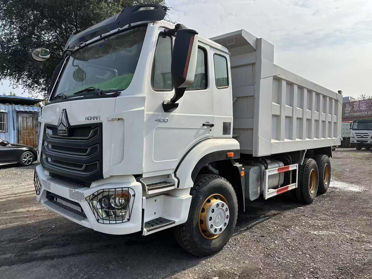 SINOTRUK HOHAN 400HP - Kipper vrachtwagen: afbeelding 1 SINOTRUK HOHAN 400HP - Kipper vrachtwagen: afbeelding 1