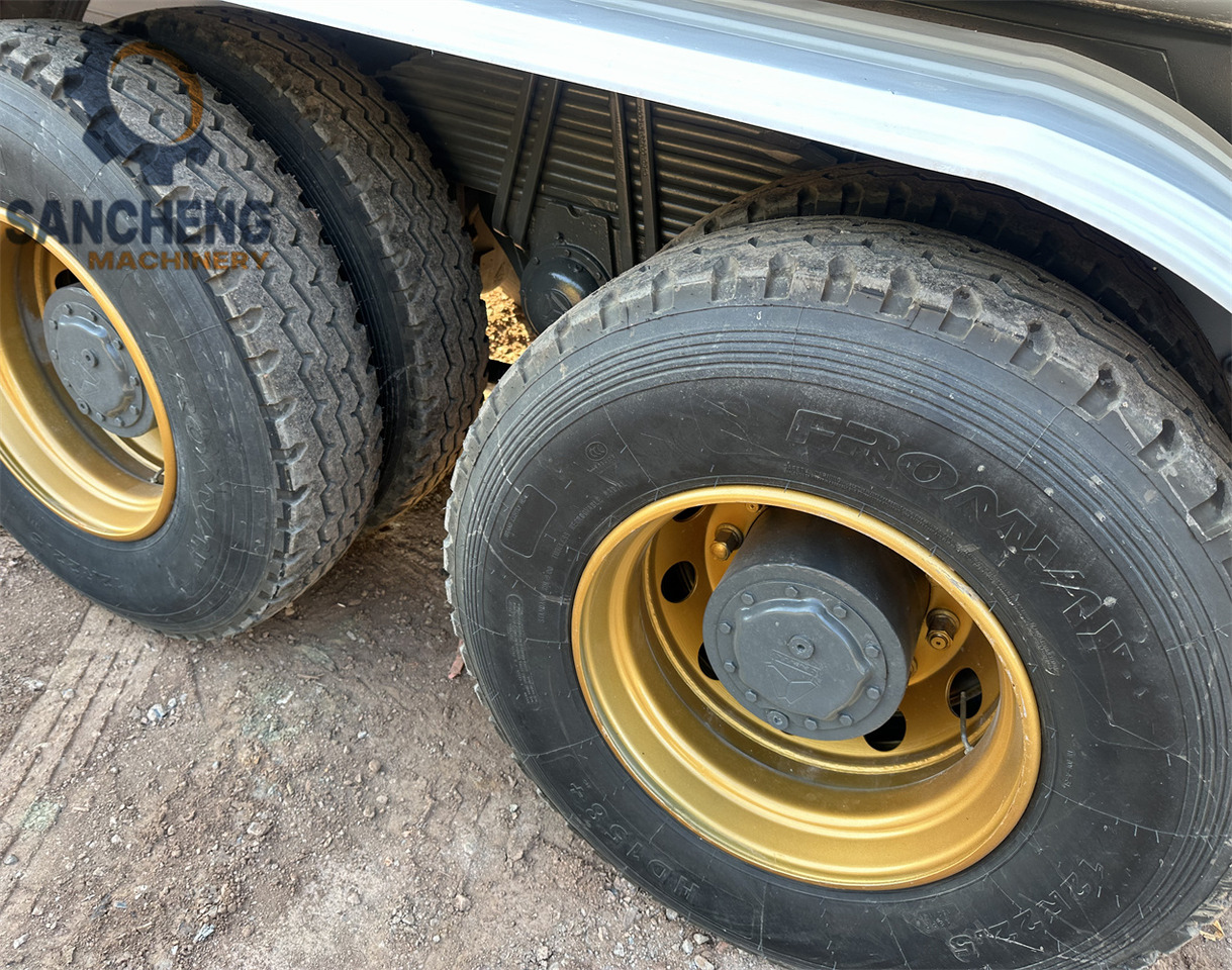 SINOTRUK HOWO 371 6x4 Water Tanker Truck - Tankwagen: afbeelding 5 SINOTRUK HOWO 371 6x4 Water Tanker Truck - Tankwagen: afbeelding 5