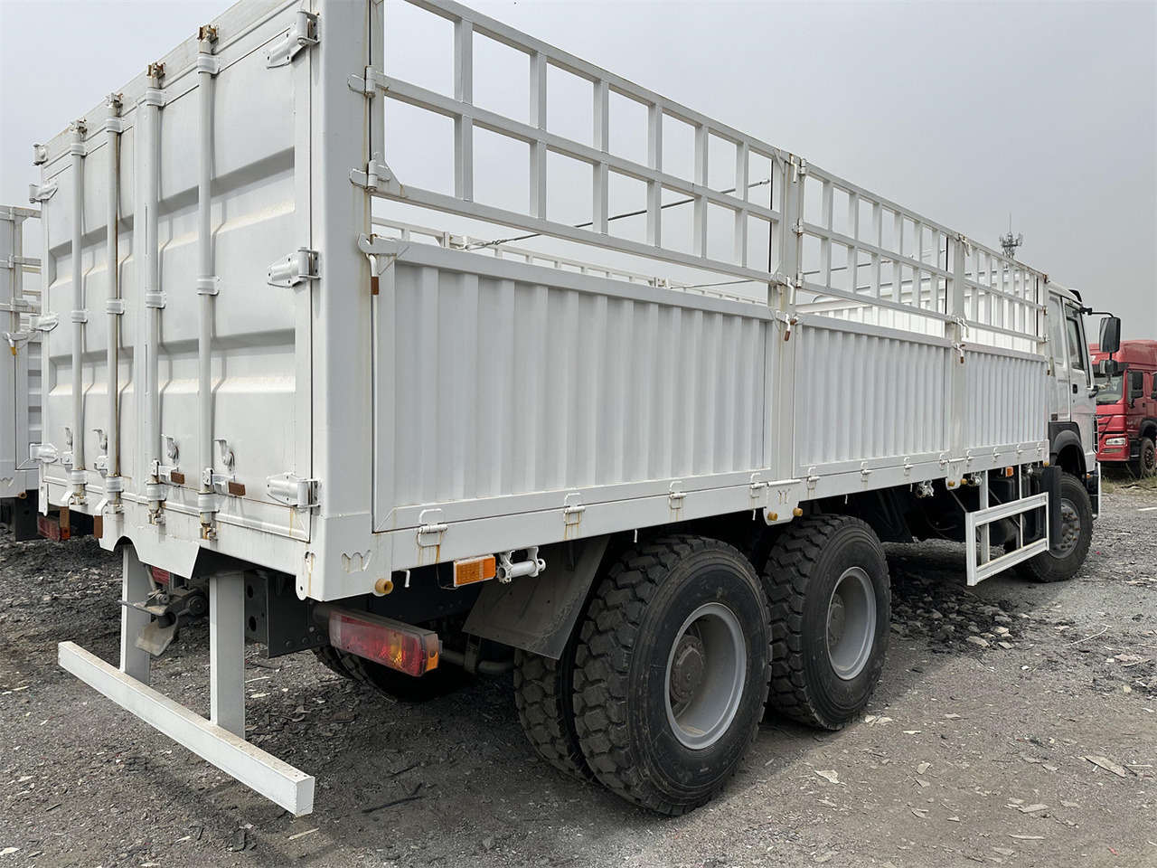 SINOTRUK HOWO 371 Cargo truck - Veewagen vrachtwagen: afbeelding 5 SINOTRUK HOWO 371 Cargo truck - Veewagen vrachtwagen: afbeelding 5
