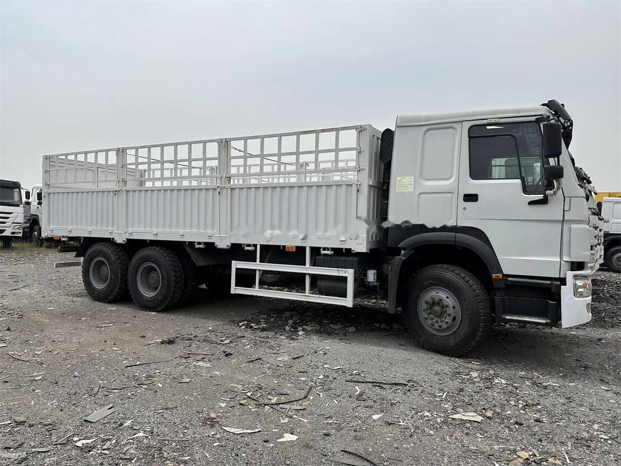 SINOTRUK HOWO 371 Cargo truck - Veewagen vrachtwagen: afbeelding 2 SINOTRUK HOWO 371 Cargo truck - Veewagen vrachtwagen: afbeelding 2