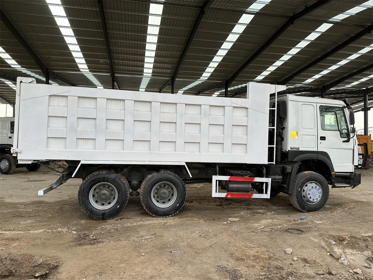 SINOTRUK HOWO 371 Dump Truck - Kipper vrachtwagen: afbeelding 4 SINOTRUK HOWO 371 Dump Truck - Kipper vrachtwagen: afbeelding 4