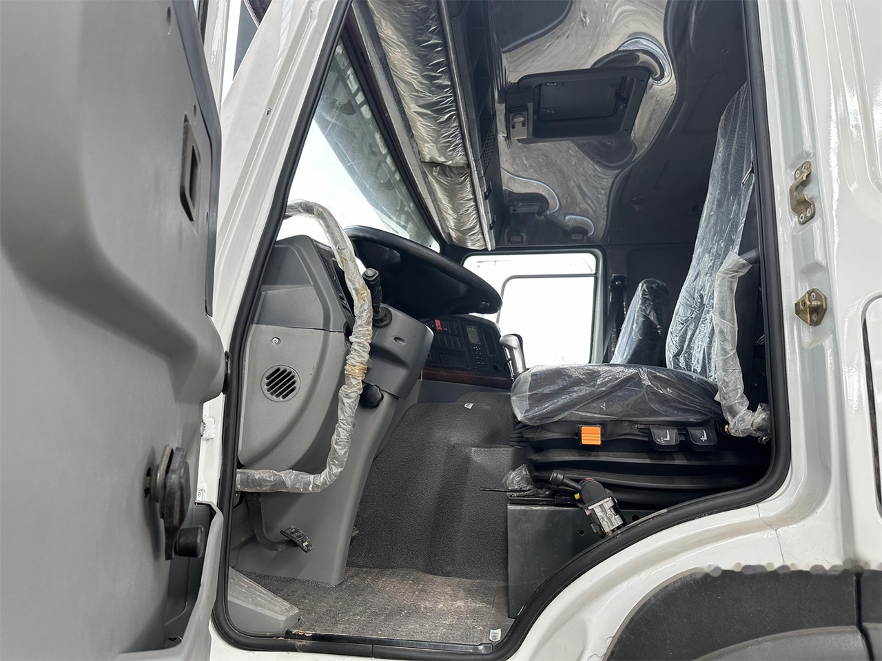 SINOTRUK HOWO 371 Dump Truck - Kipper vrachtwagen: afbeelding 5 SINOTRUK HOWO 371 Dump Truck - Kipper vrachtwagen: afbeelding 5