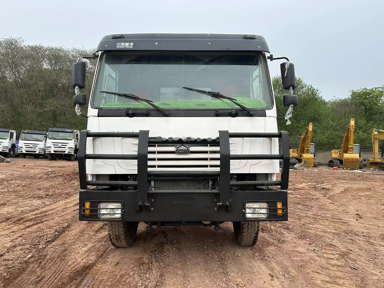 SINOTRUK HOWO 371 with Bumper - Kipper vrachtwagen: afbeelding 1 SINOTRUK HOWO 371 with Bumper - Kipper vrachtwagen: afbeelding 1