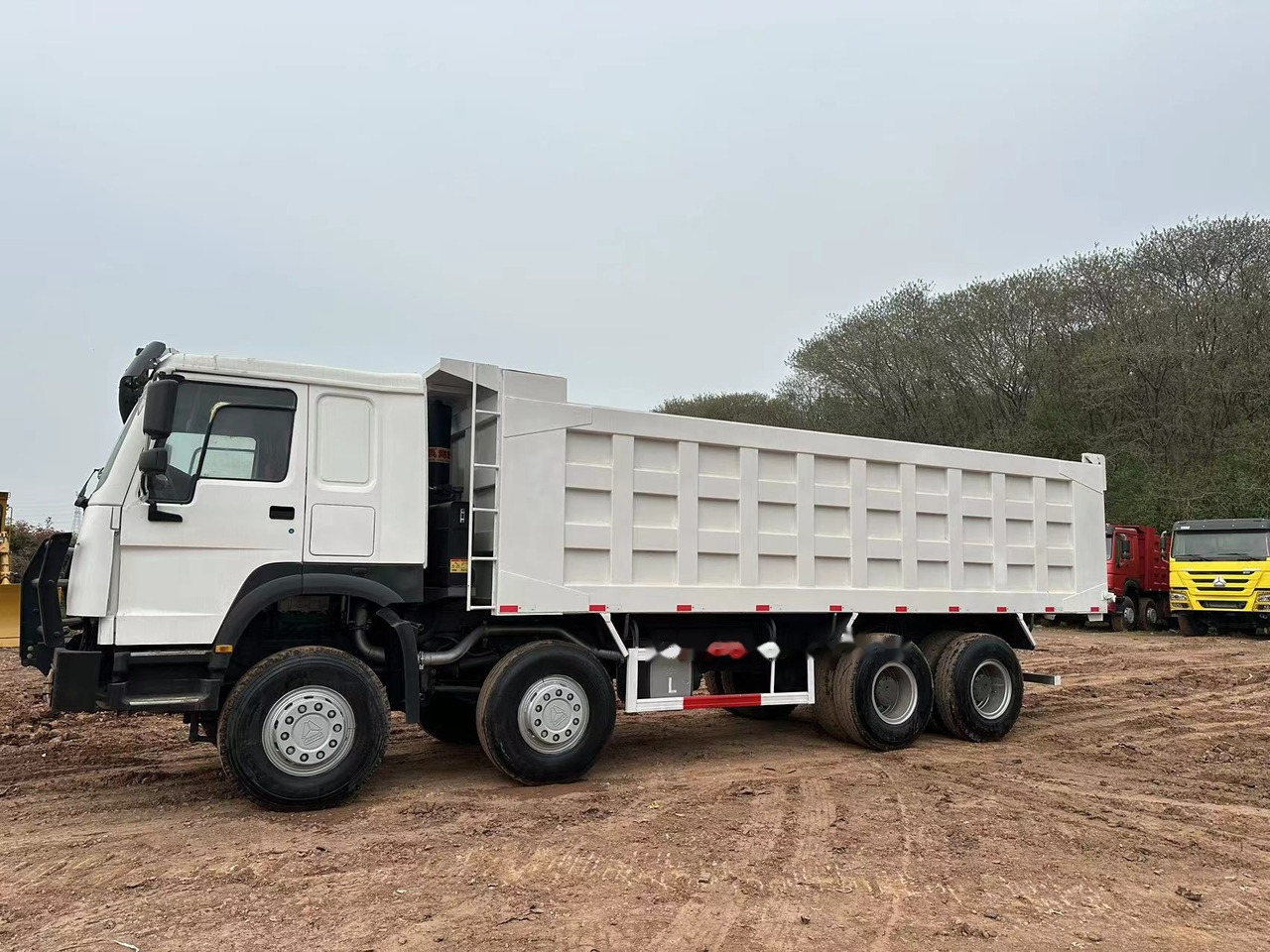 SINOTRUK HOWO 371 with Bumper - Kipper vrachtwagen: afbeelding 5 SINOTRUK HOWO 371 with Bumper - Kipper vrachtwagen: afbeelding 5
