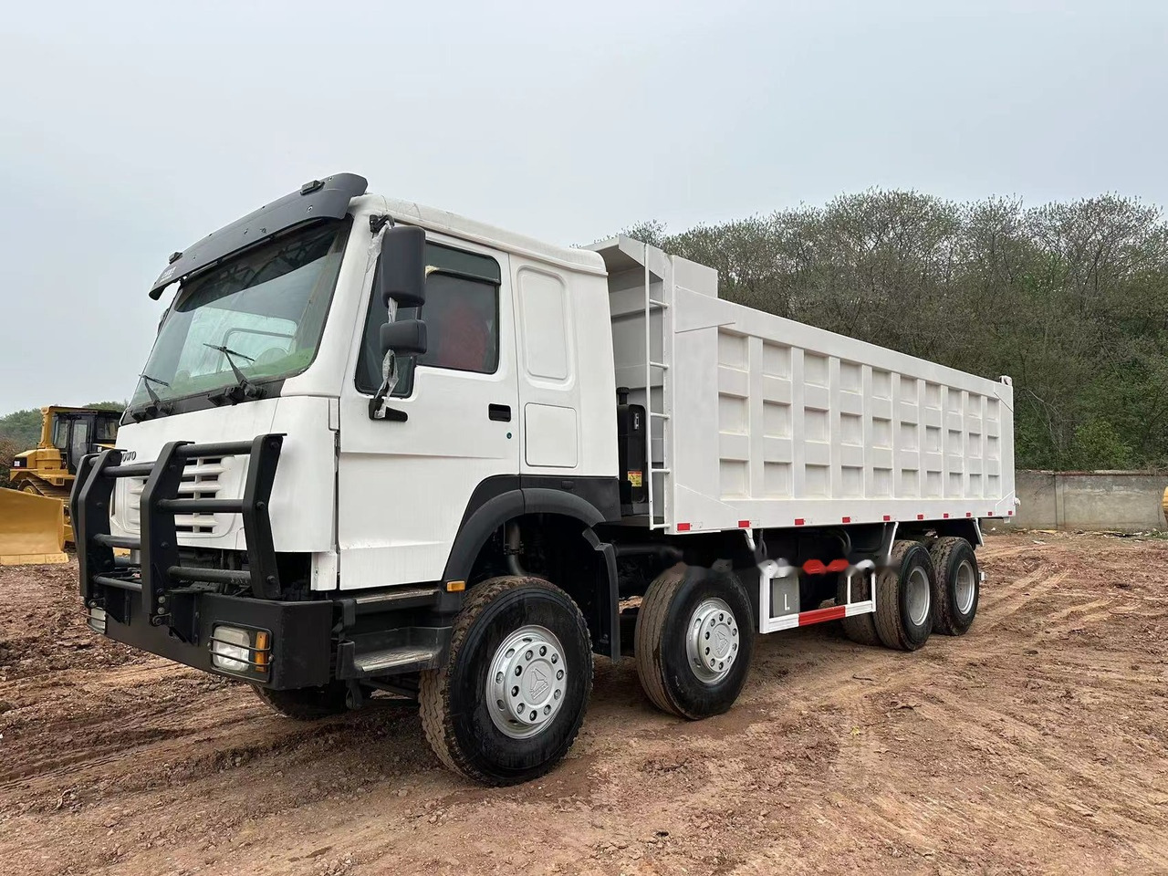 SINOTRUK HOWO 371 with Bumper - Kipper vrachtwagen: afbeelding 2 SINOTRUK HOWO 371 with Bumper - Kipper vrachtwagen: afbeelding 2