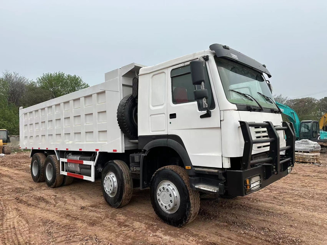 SINOTRUK HOWO 371 with Bumper - Kipper vrachtwagen: afbeelding 4 SINOTRUK HOWO 371 with Bumper - Kipper vrachtwagen: afbeelding 4