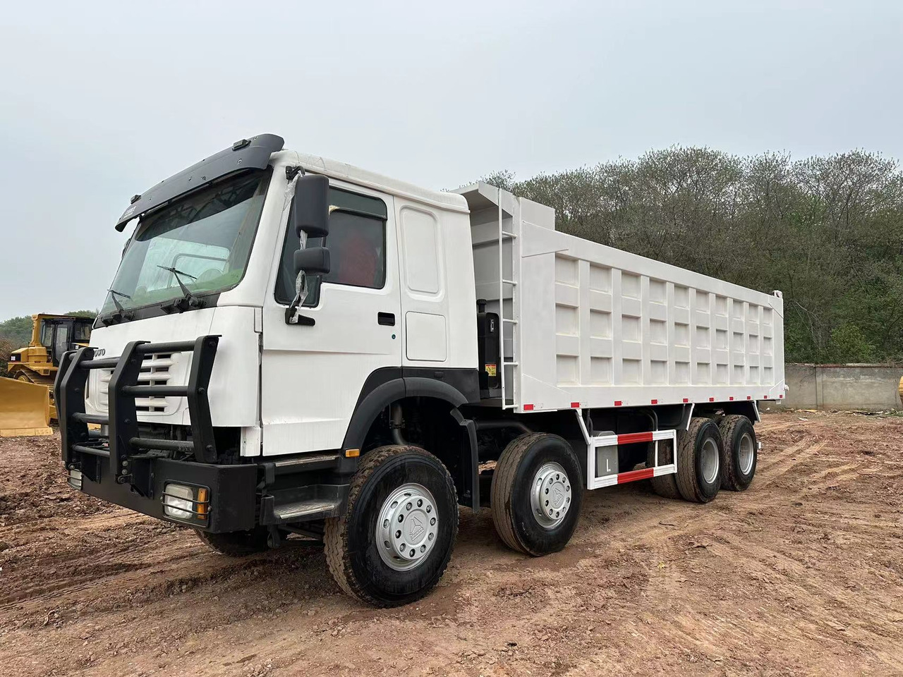 SINOTRUK HOWO 371 with Bumper - Kipper vrachtwagen: afbeelding 2 SINOTRUK HOWO 371 with Bumper - Kipper vrachtwagen: afbeelding 2