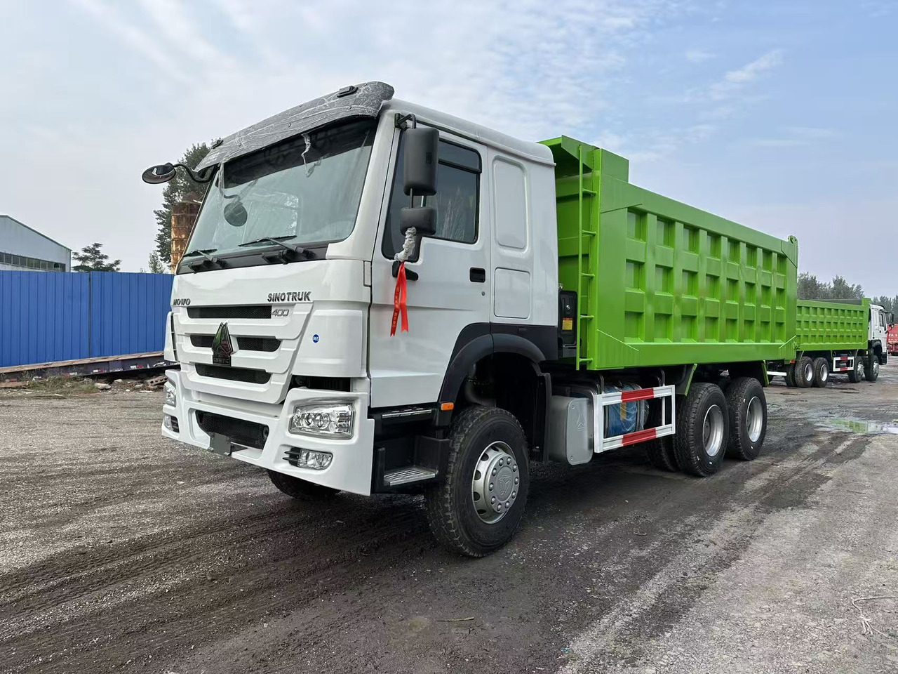 SINOTRUK HOWO 400HP 6X4 Tipper Truck - Kipper vrachtwagen: afbeelding 1 SINOTRUK HOWO 400HP 6X4 Tipper Truck - Kipper vrachtwagen: afbeelding 1
