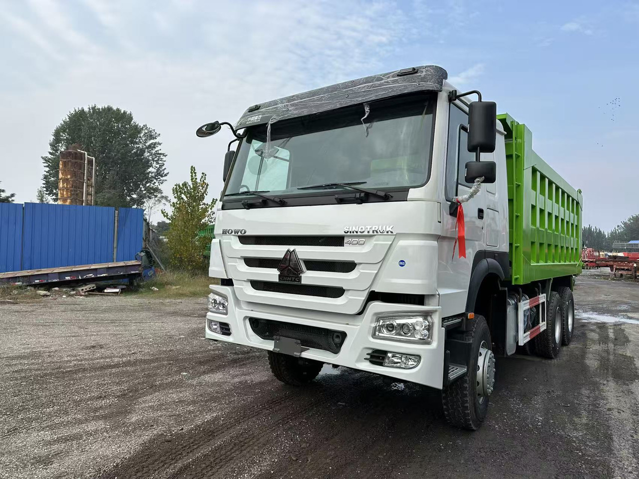 SINOTRUK HOWO 400HP 6X4 Tipper Truck - Kipper vrachtwagen: afbeelding 2 SINOTRUK HOWO 400HP 6X4 Tipper Truck - Kipper vrachtwagen: afbeelding 2