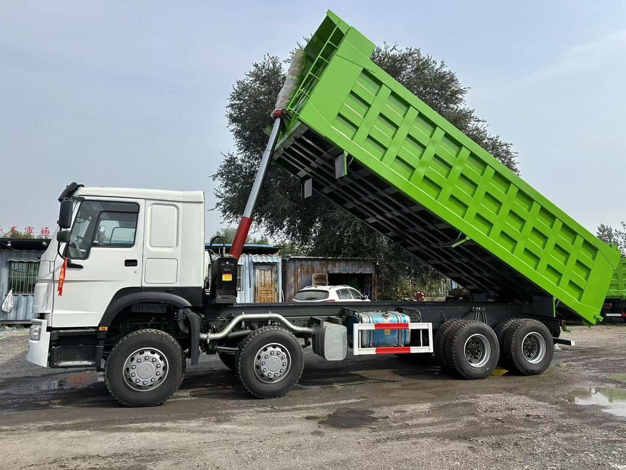 SINOTRUK HOWO 420HP 8X4 Tipper Truck - Kipper vrachtwagen: afbeelding 1 SINOTRUK HOWO 420HP 8X4 Tipper Truck - Kipper vrachtwagen: afbeelding 1