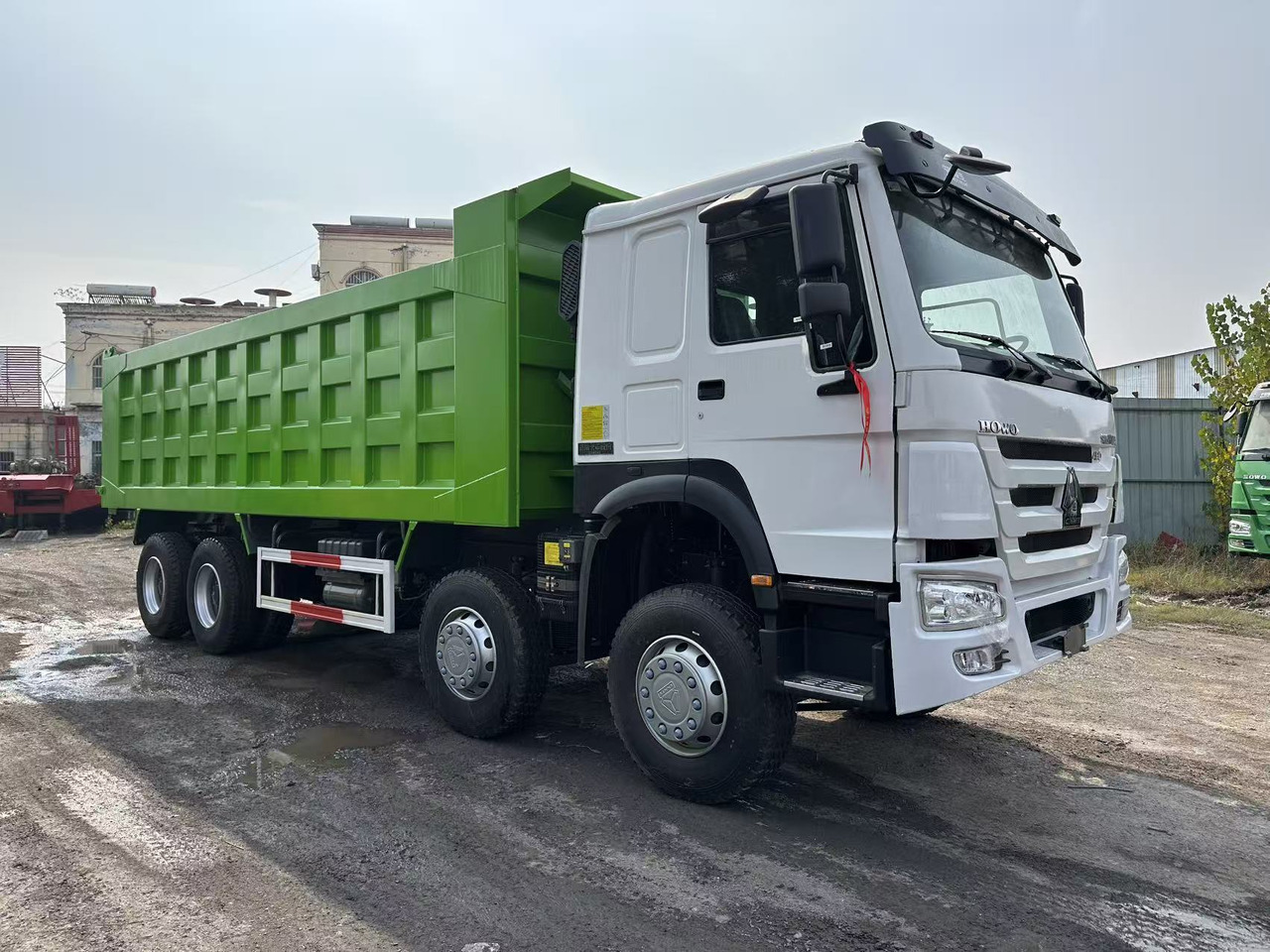 SINOTRUK HOWO 420HP 8X4 Tipper Truck - Kipper vrachtwagen: afbeelding 2 SINOTRUK HOWO 420HP 8X4 Tipper Truck - Kipper vrachtwagen: afbeelding 2