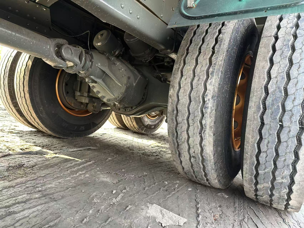 SINOTRUK HOWO 420hp 8x4 fence truck - Vrachtwagen met open laadbak: afbeelding 5 SINOTRUK HOWO 420hp 8x4 fence truck - Vrachtwagen met open laadbak: afbeelding 5