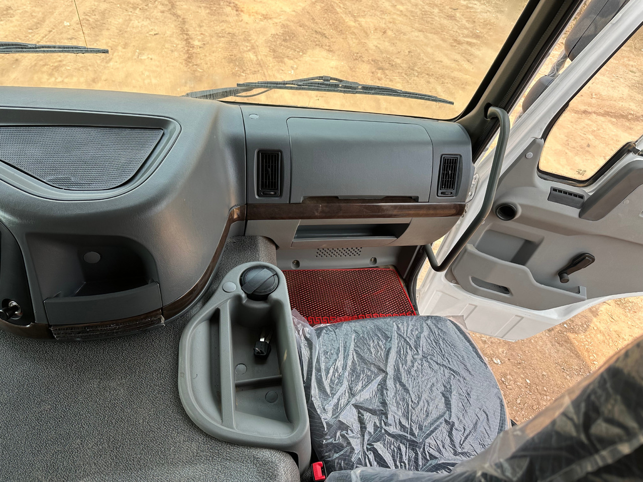 SINOTRUK HOWO Dump truck 371 6x4 - Kipper vrachtwagen: afbeelding 5 SINOTRUK HOWO Dump truck 371 6x4 - Kipper vrachtwagen: afbeelding 5