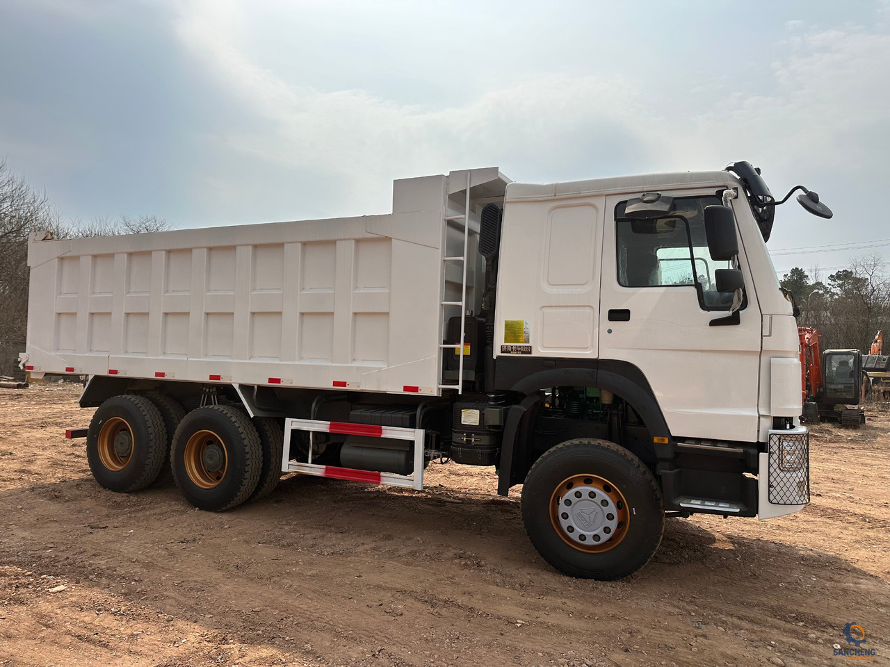 SINOTRUK HOWO Dump truck 371 6x4 - Kipper vrachtwagen: afbeelding 2 SINOTRUK HOWO Dump truck 371 6x4 - Kipper vrachtwagen: afbeelding 2