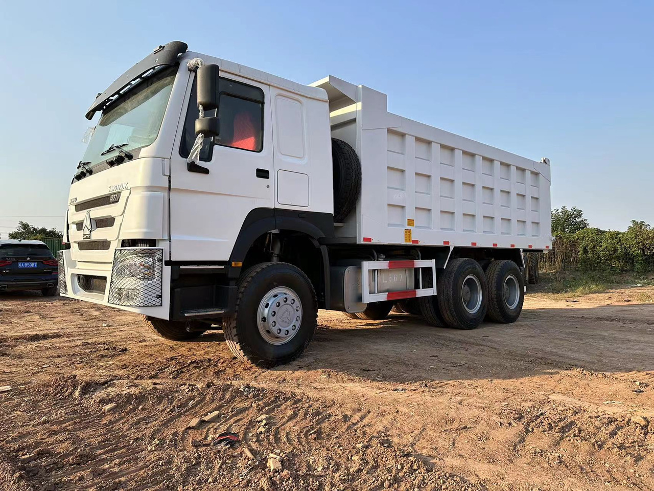 SINOTRUK HOWO HOWO 371 6x4 - Kipper vrachtwagen: afbeelding 3 SINOTRUK HOWO HOWO 371 6x4 - Kipper vrachtwagen: afbeelding 3