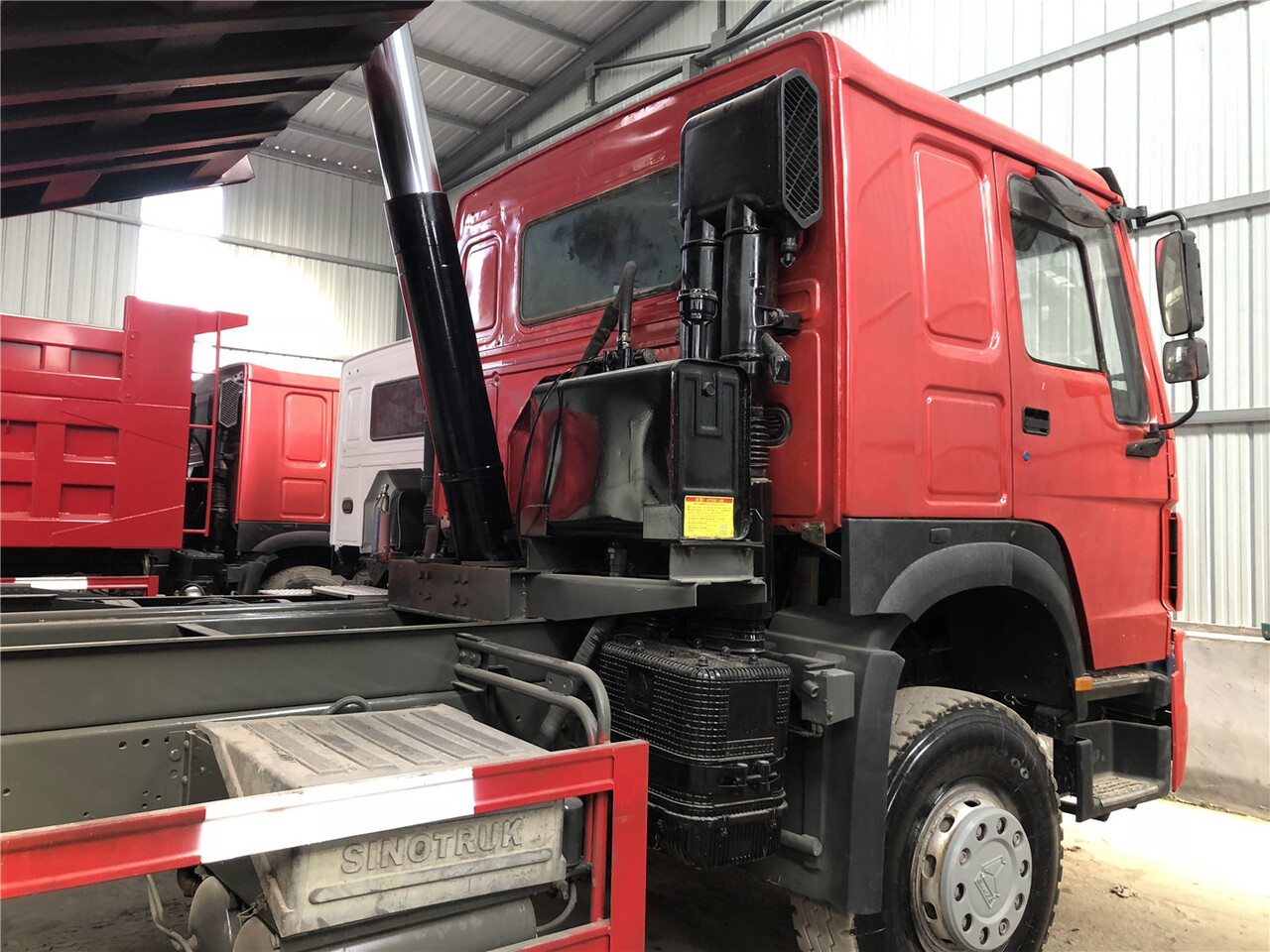 SINOTRUK Howo Dump truck 371 - Kipper vrachtwagen: afbeelding 4 SINOTRUK Howo Dump truck 371 - Kipper vrachtwagen: afbeelding 4