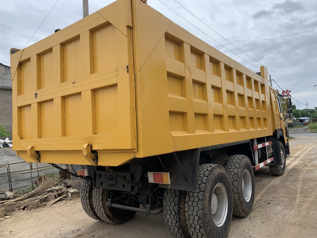SINOTRUK Howo Dump truck 371 - Kipper vrachtwagen: afbeelding 2 SINOTRUK Howo Dump truck 371 - Kipper vrachtwagen: afbeelding 2