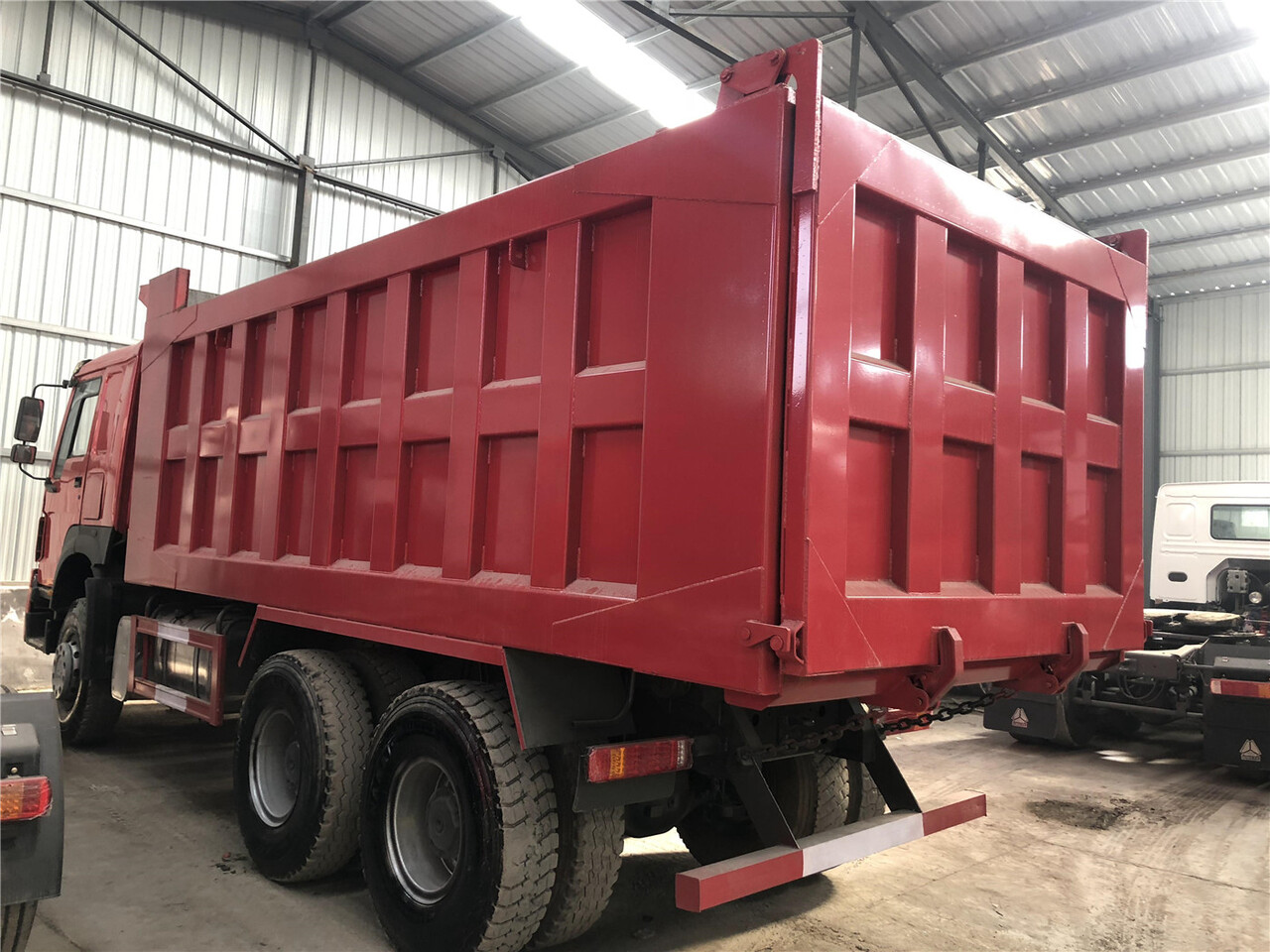 SINOTRUK Howo Dump truck 371hp - Kipper vrachtwagen: afbeelding 5 SINOTRUK Howo Dump truck 371hp - Kipper vrachtwagen: afbeelding 5