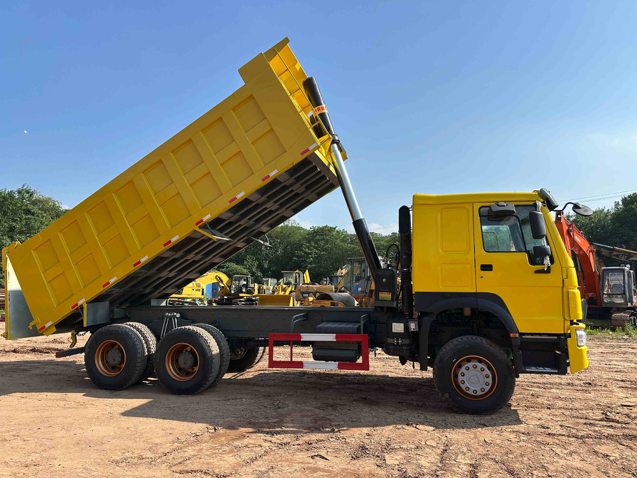 Sinotruk HOWO 400hp 6X4 - Kipper vrachtwagen: afbeelding 4 Sinotruk HOWO 400hp 6X4 - Kipper vrachtwagen: afbeelding 4