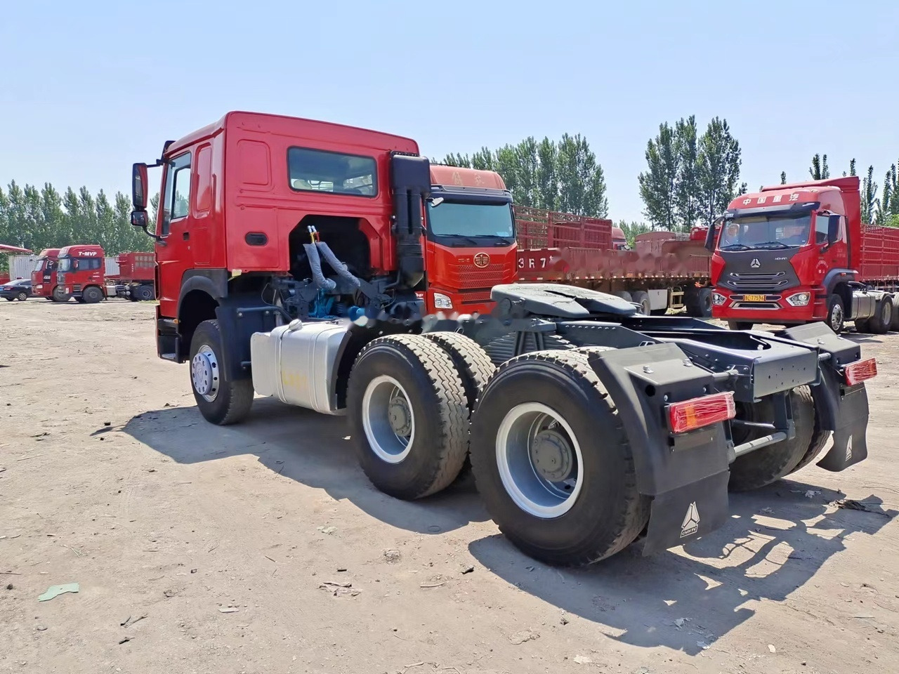 SINOTRUK Howo tractor unit 420hp 6x4 - Trekker: afbeelding 3 SINOTRUK Howo tractor unit 420hp 6x4 - Trekker: afbeelding 3