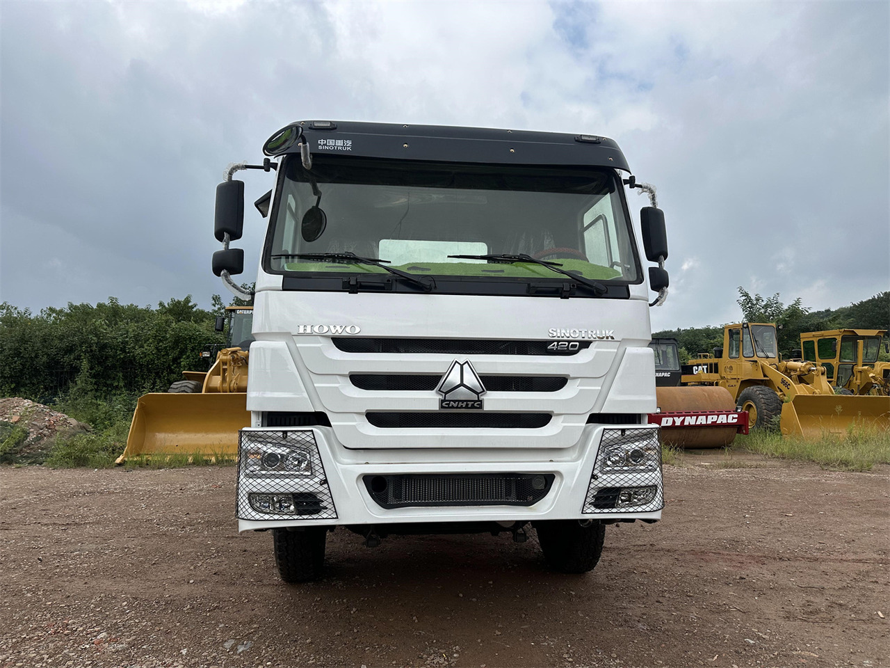 SINOTRUK Howo tractor unit 420hp - Trekker: afbeelding 2 SINOTRUK Howo tractor unit 420hp - Trekker: afbeelding 2