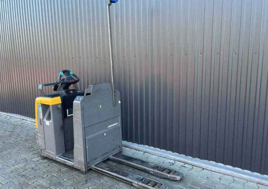 Jungheinrich ECE220 - Orderverzameltruck: afbeelding 3 Jungheinrich ECE220 - Orderverzameltruck: afbeelding 3