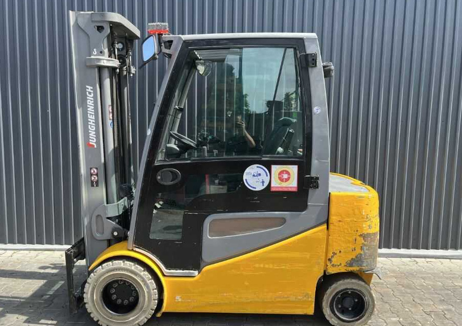 Jungheinrich EFGS30 - Elektrische heftruck: afbeelding 2 Jungheinrich EFGS30 - Elektrische heftruck: afbeelding 2