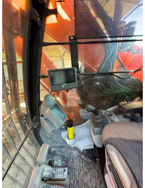 Hitachi ZX225USLC-6 - Rupsgraafmachine: afbeelding 5 Hitachi ZX225USLC-6 - Rupsgraafmachine: afbeelding 5