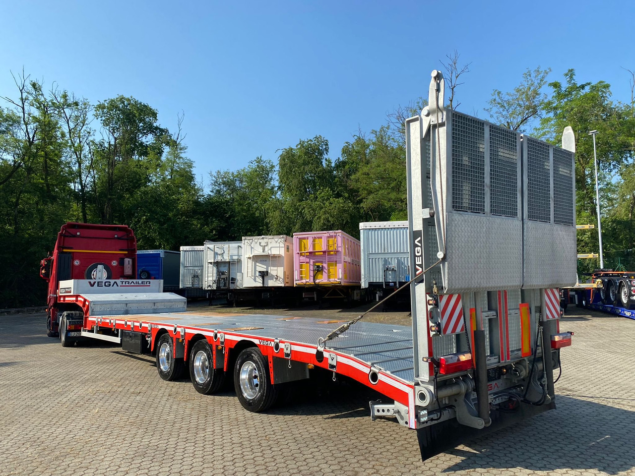 3 AXLE LOWBED (VEGA ITALIANO) - Dieplader oplegger: afbeelding 1 3 AXLE LOWBED (VEGA ITALIANO) - Dieplader oplegger: afbeelding 1