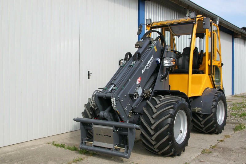 Eurotrac T 13 Teleskop Radlader Hoflader - Telescooplader: afbeelding 1 Eurotrac T 13 Teleskop Radlader Hoflader - Telescooplader: afbeelding 1