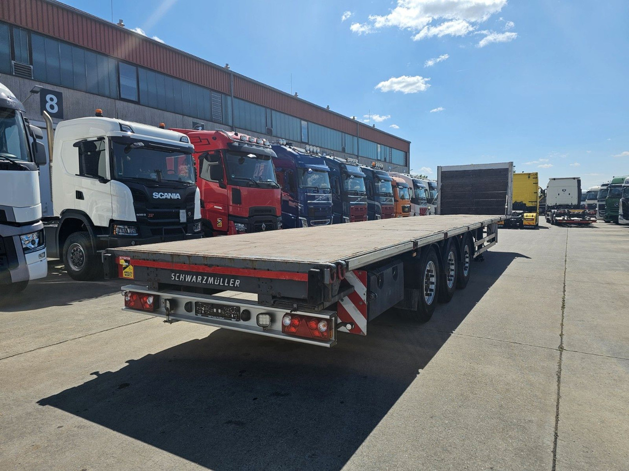 Schwarzmüller PLATEAU * J203 * J-SERIE * LIFTACHSE * - Open bak met boorden oplegger: afbeelding 5 Schwarzmüller PLATEAU * J203 * J-SERIE * LIFTACHSE * - Open bak met boorden oplegger: afbeelding 5