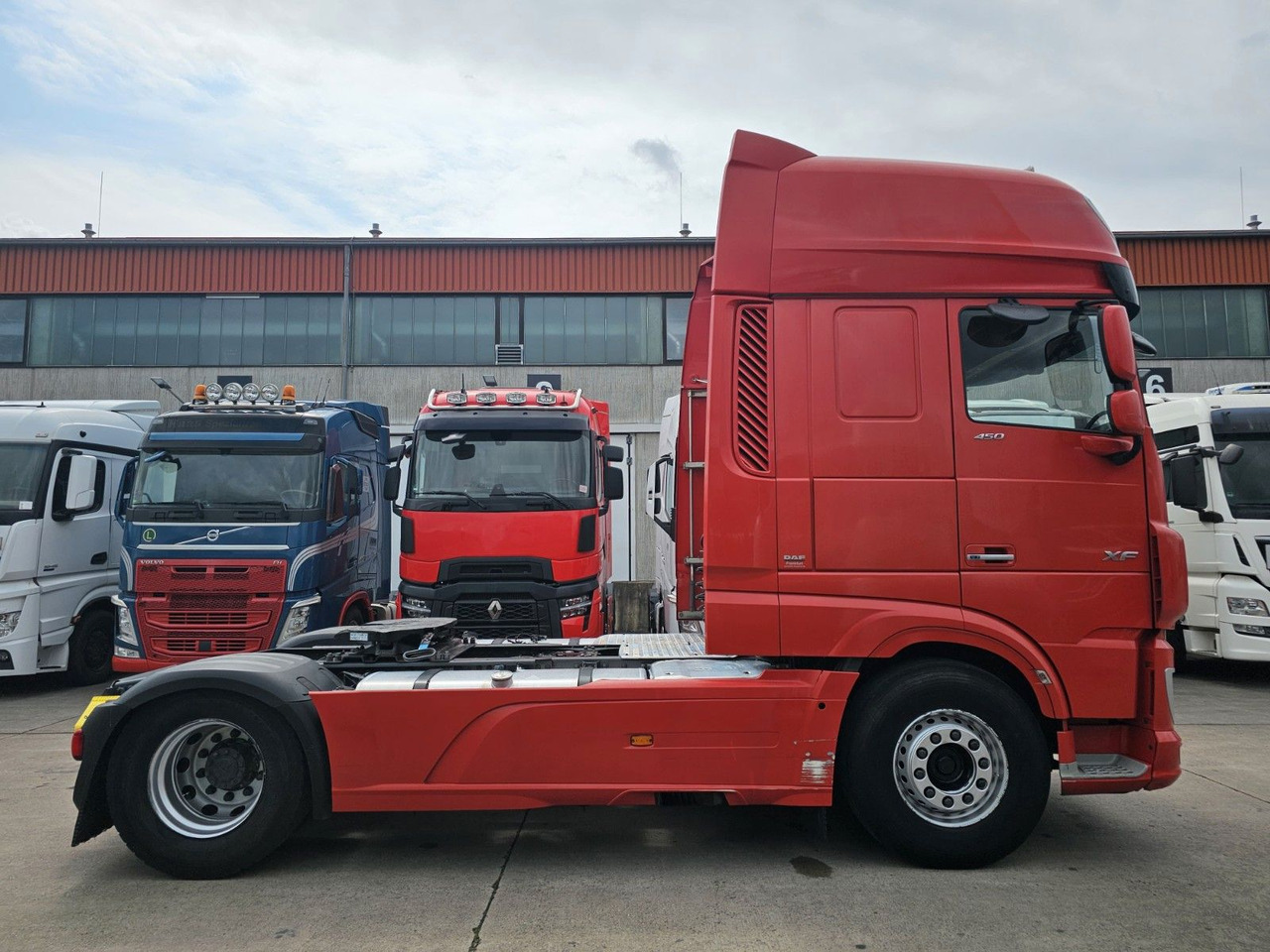 DAF XF 450 FT * STANDKLIMA &-HEIZUNG * ACC * 2X TANK - Trekker: afbeelding 4 DAF XF 450 FT * STANDKLIMA &-HEIZUNG * ACC * 2X TANK - Trekker: afbeelding 4