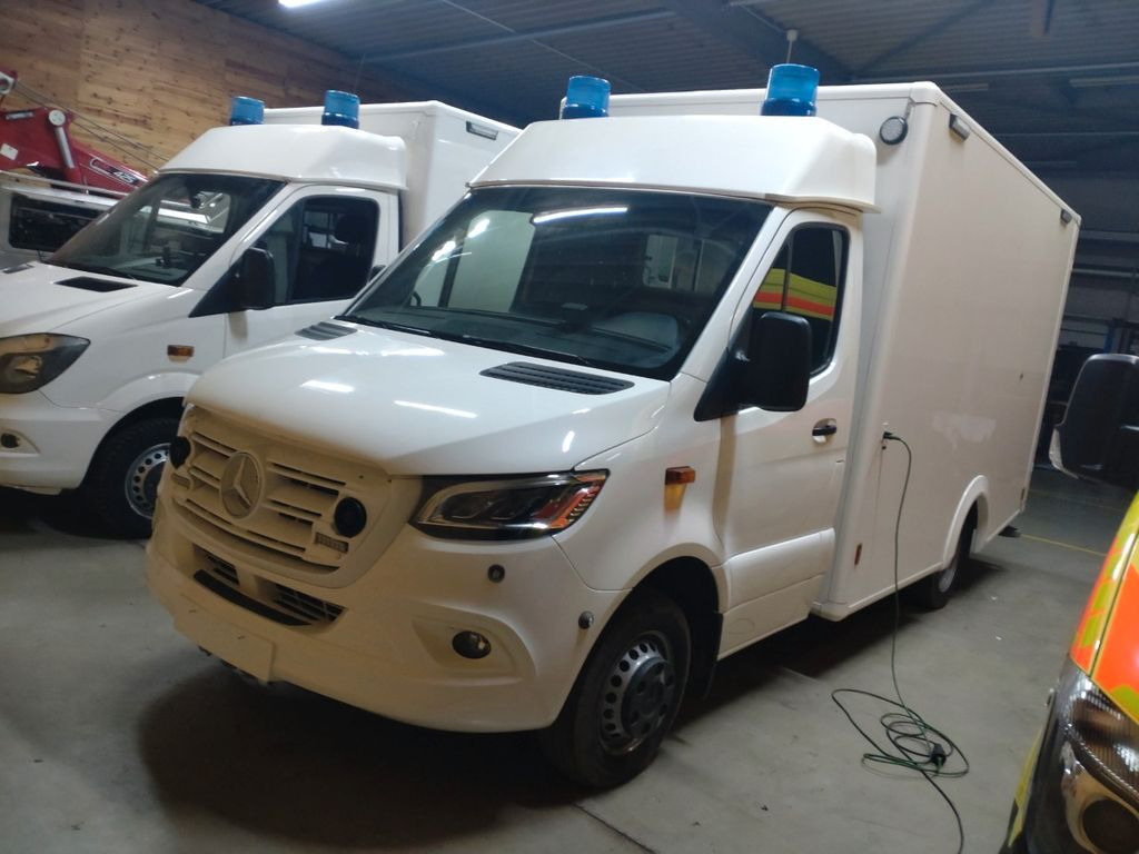 Mercedes-Benz RTW / Tierrettung / Tierarzt / OP - Ambulance: afbeelding 1 Mercedes-Benz RTW / Tierrettung / Tierarzt / OP - Ambulance: afbeelding 1