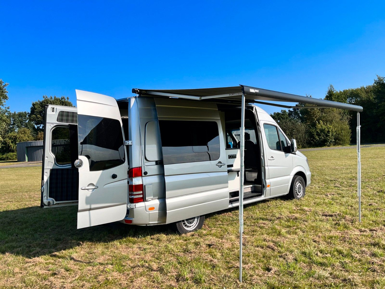Mercedes-Benz Sprinter 3,5t Solar / Dusche / WC - Buscamper: afbeelding 2 Mercedes-Benz Sprinter 3,5t Solar / Dusche / WC - Buscamper: afbeelding 2