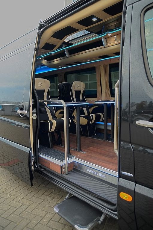 Mercedes-Benz Sprinter 319 VIP 8+1 Mercedes-Benz Sprinter 319 VIP 8+1 - Minibus, Personenvervoer: afbeelding 5 Mercedes-Benz Sprinter 319 VIP 8+1 Mercedes-Benz Sprinter 319 VIP 8+1 - Minibus, Personenvervoer: afbeelding 5