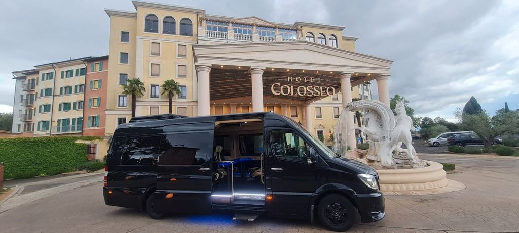 Mercedes-Benz Sprinter 319 VIP 8+1 Mercedes-Benz Sprinter 319 VIP 8+1 - Minibus, Personenvervoer: afbeelding 1 Mercedes-Benz Sprinter 319 VIP 8+1 Mercedes-Benz Sprinter 319 VIP 8+1 - Minibus, Personenvervoer: afbeelding 1