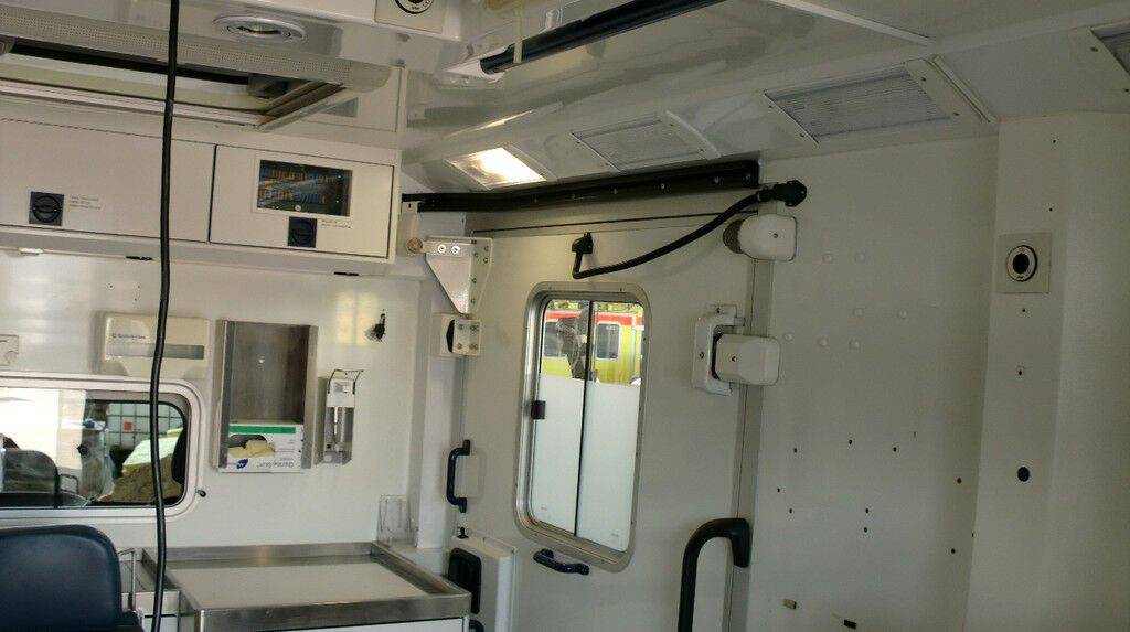 Mercedes-Benz Sprinter 516 CDI 4x4 WAS Koffer // Garantie // Mercedes-Benz Sprinter 516 CDI 4x4 WAS Koffer // Garantie // - Ambulance: afbeelding 4 Mercedes-Benz Sprinter 516 CDI 4x4 WAS Koffer // Garantie // Mercedes-Benz Sprinter 516 CDI 4x4 WAS Koffer // Garantie // - Ambulance: afbeelding 4