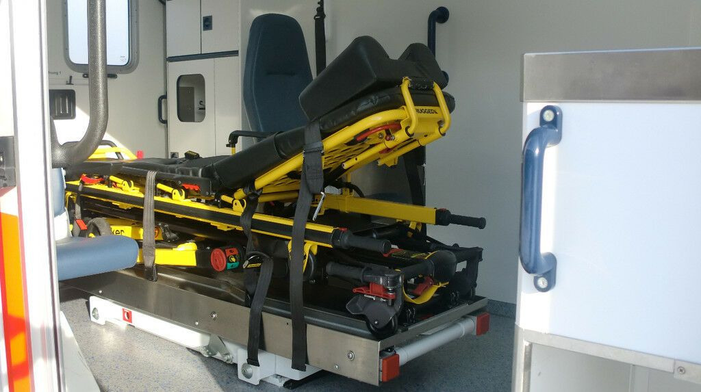 Mercedes-Benz Sprinter 516 CDI 4x4 WAS Koffer // Garantie // Mercedes-Benz Sprinter 516 CDI 4x4 WAS Koffer // Garantie // - Ambulance: afbeelding 5 Mercedes-Benz Sprinter 516 CDI 4x4 WAS Koffer // Garantie // Mercedes-Benz Sprinter 516 CDI 4x4 WAS Koffer // Garantie // - Ambulance: afbeelding 5